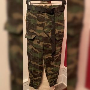 Women’s Camo Cargo Pants Size Small with Black Buckle Belt